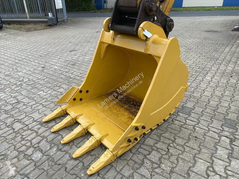 Rýpadlo Caterpillar 323 .