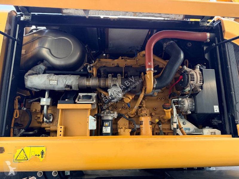 جرافة Caterpillar F