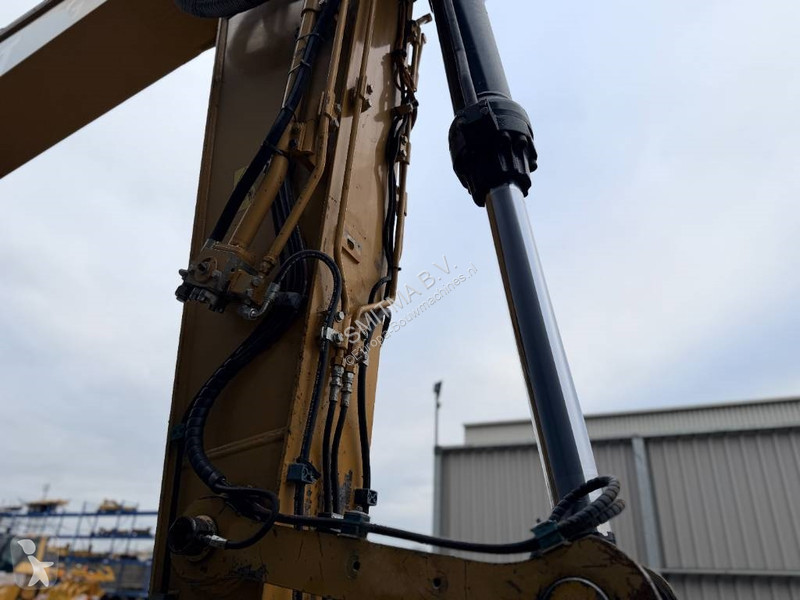 جرافة Caterpillar 320E