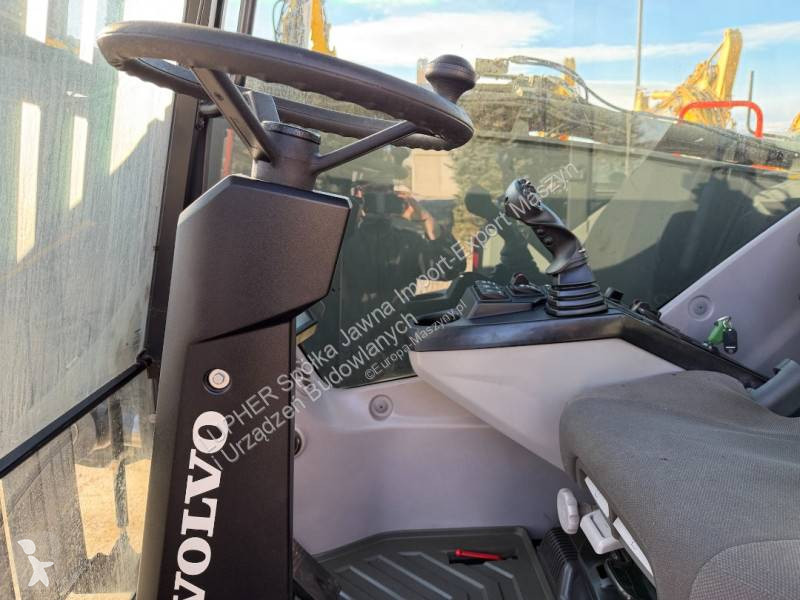 Lopatový nakládač Volvo EW240EMH
