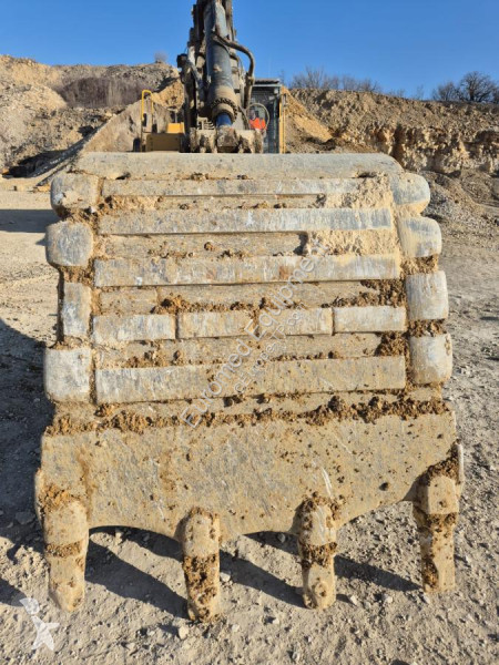 جرافة Volvo EC360