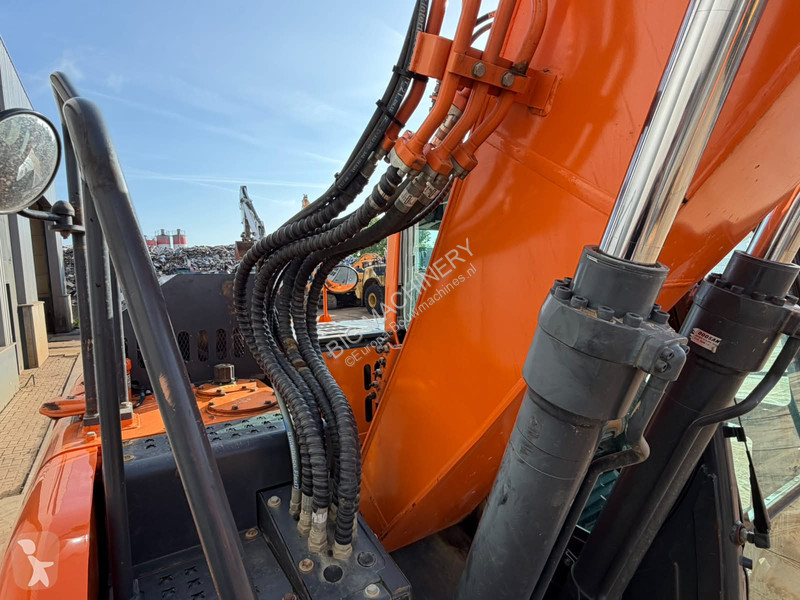 جرافة Doosan 5