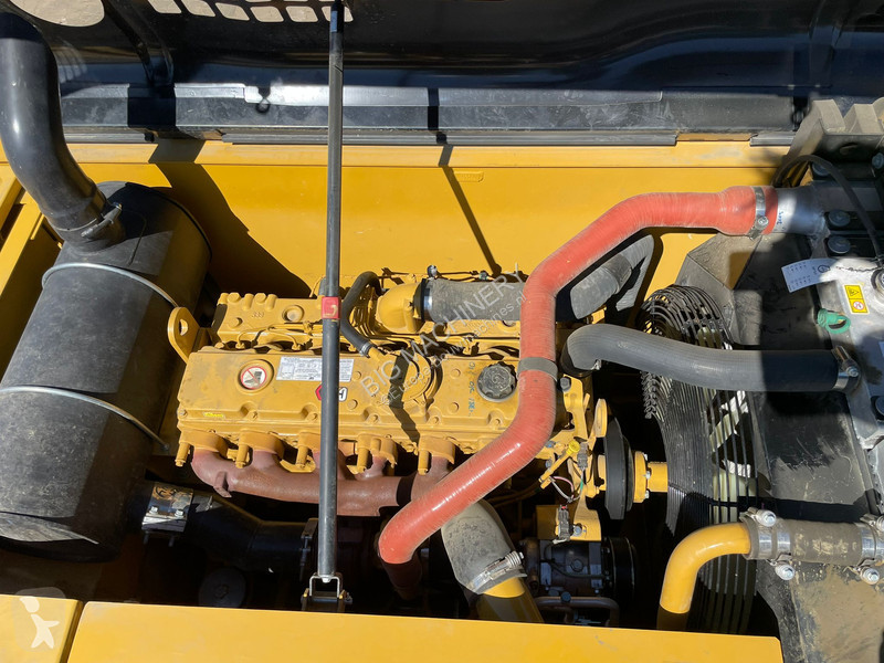 Excavator Caterpillar 3