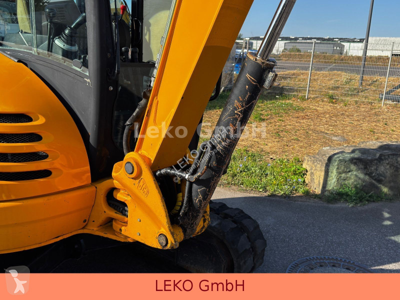 Lopatový nakládač JCB RTS