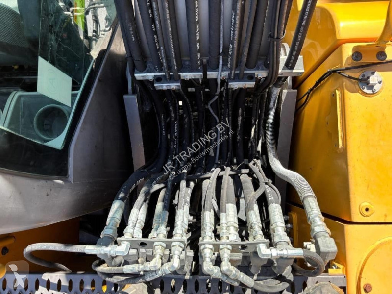 جرافة Volvo (Two Buckets)