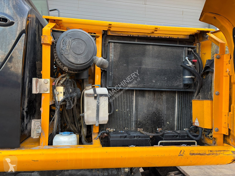 جرافة JCB