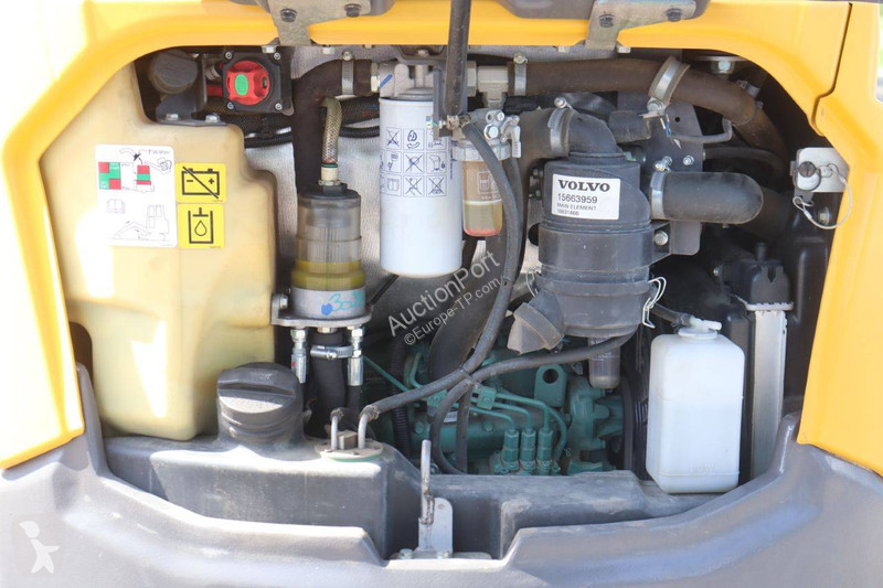 جرافة Volvo ECR25D