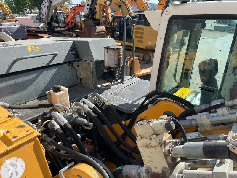 جرافة Liebherr