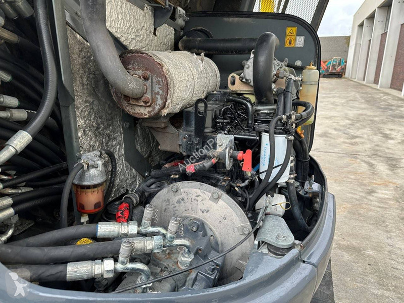 جرافة Neuson 50Z3