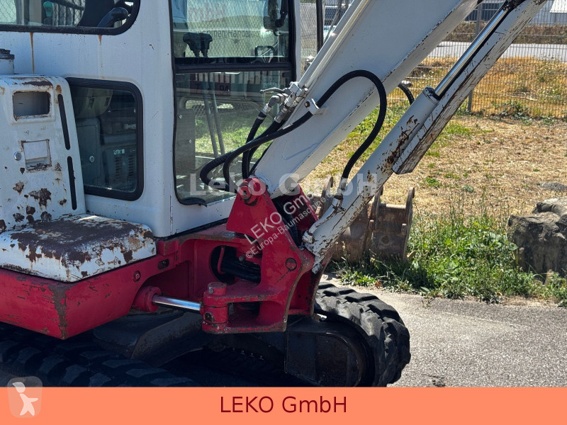 Pelle Takeuchi Mit Drei Löffeln