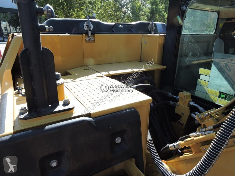جرافة Caterpillar L