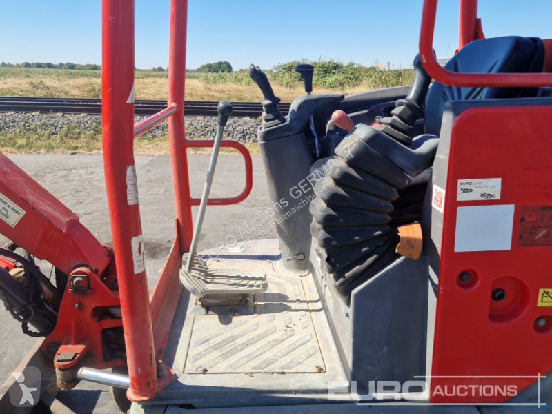 جرافة Volvo ECR25D