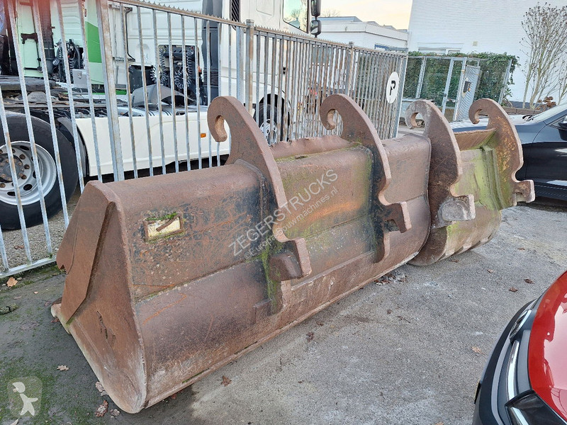 Excavator Caterpillar