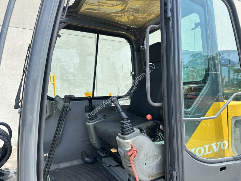Багер Volvo EC60