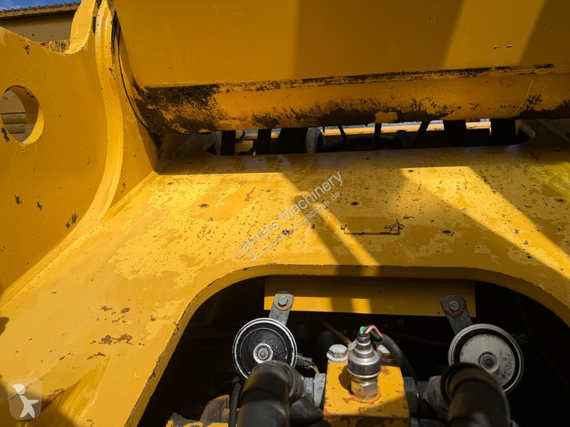 Екскаватор Caterpillar