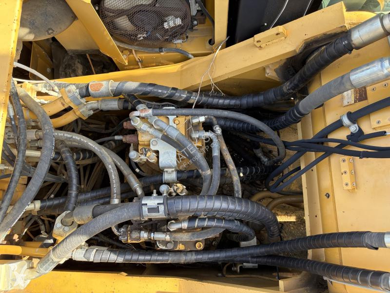 Escavadora Caterpillar