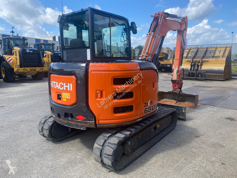 Экскаватор Hitachi ZX65U .