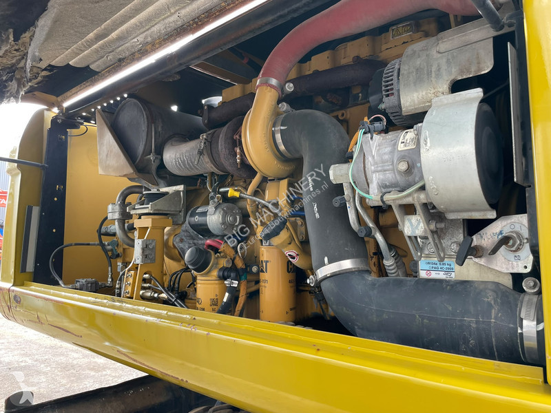 Escavadora Caterpillar D