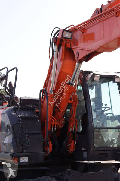 جرافة Hitachi ZX140W-6