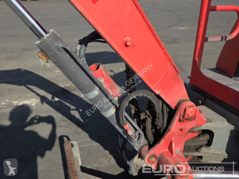 جرافة Volvo ECR25D