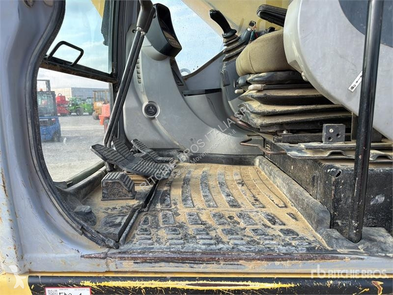 Skovel New Holland Kobelco E215B Tracked Excavator