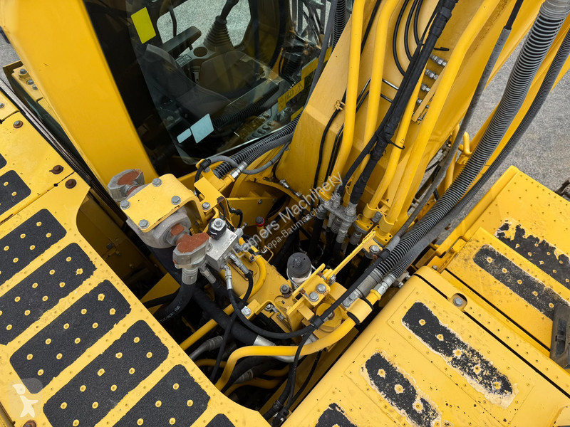 Escavadora Komatsu PC210 LC11
