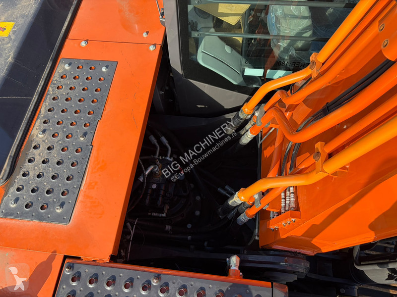 Escavadora Hitachi ZX220LC-5G