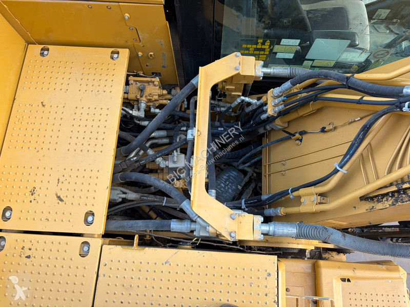 Багер Caterpillar 320FL