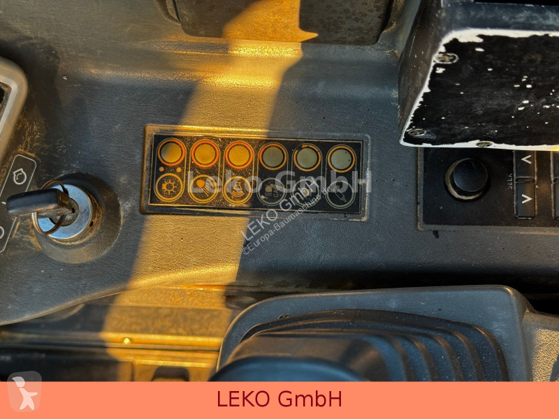 Pelle Hyundai Robex 55W9 Mit 4 Löffeln