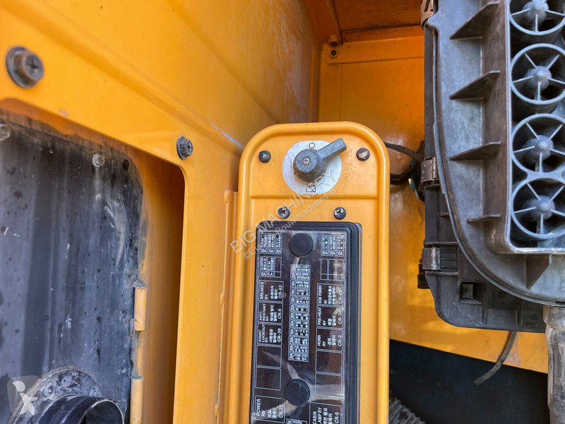 Pelle Hyundai Robex 300NLC-9A