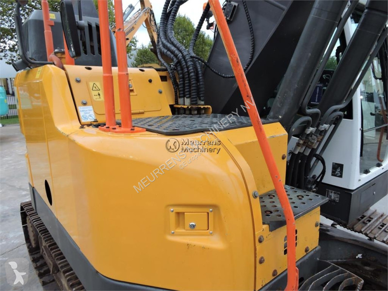 Багер Volvo ECR235