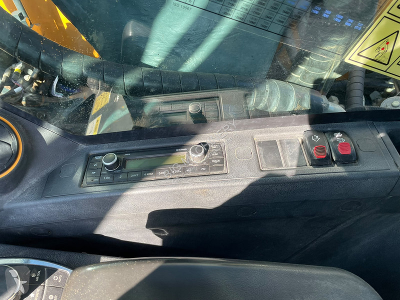 جرافة Hyundai HX220AL