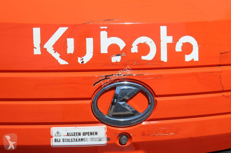 Багер Kubota α