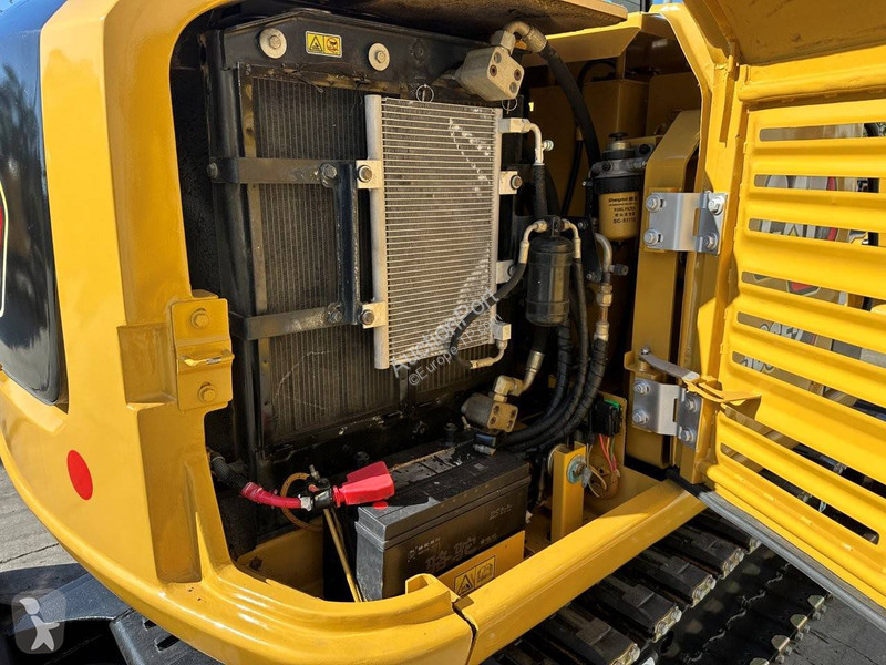 Escavadora Caterpillar