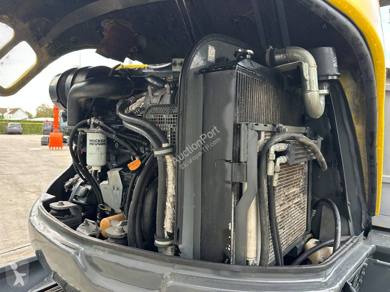 Escavadora Neuson 6003