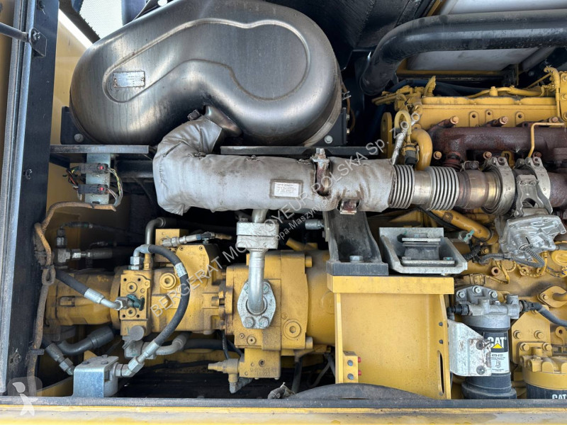 Excavator Caterpillar MH3022