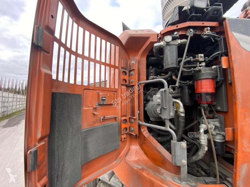 Graafmachine Hitachi 135US-7