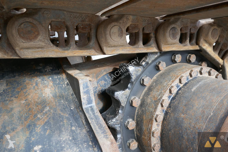 Escavadora Hitachi -7