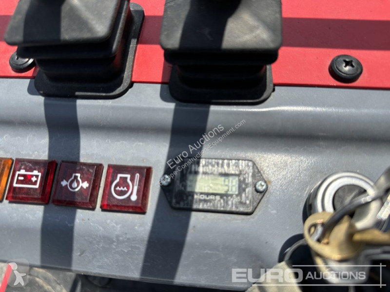 Escavadora Takeuchi TB210R