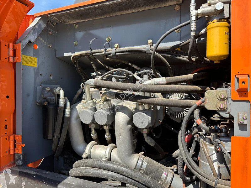 Escavatore Hitachi ZH210LC-5B