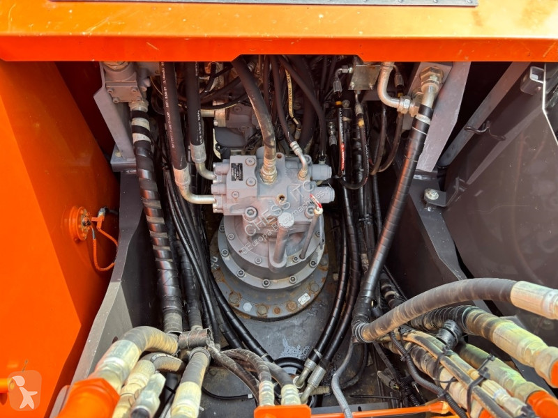 Escavadora Hitachi LC-6