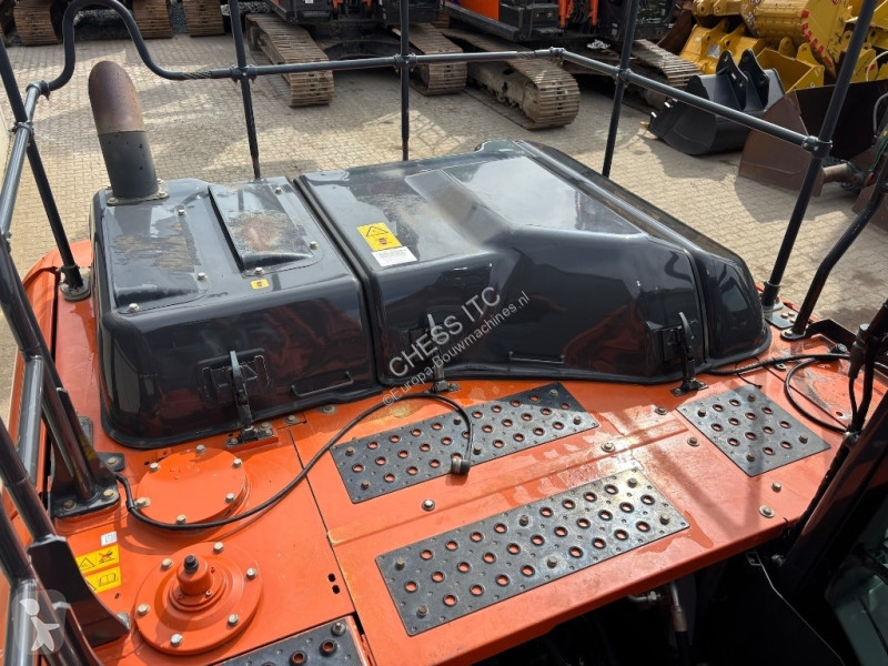 Excavadora Hitachi ZX 210 LC-6 -