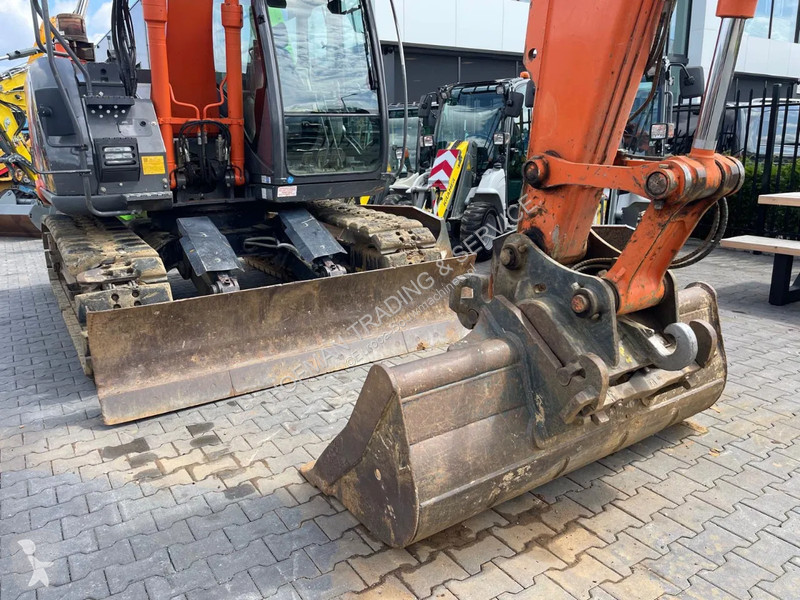 Excavadora Hitachi -3