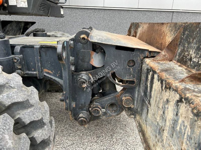 Lopatový nakládač Hitachi ZX220W-5B