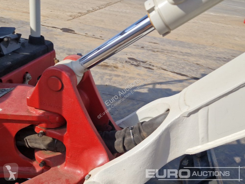 Escavadora Takeuchi TB216
