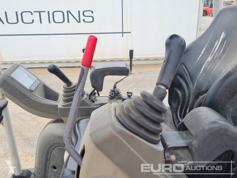 Escavadora Takeuchi TB216