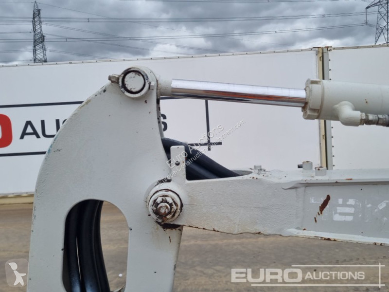 Escavadora Takeuchi TB216