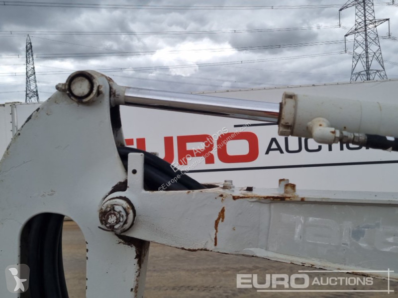 Escavadora Takeuchi TB216