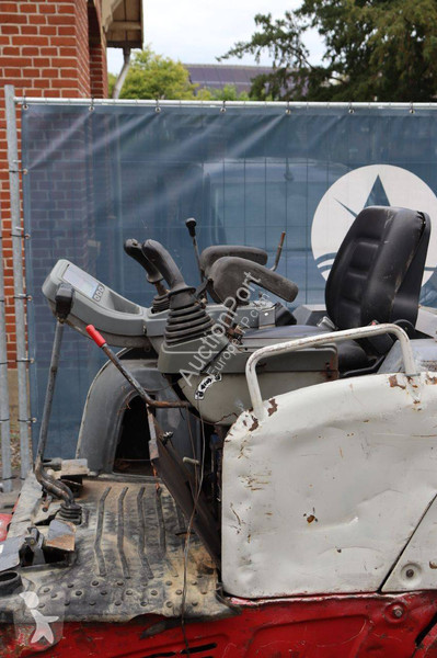جرافة Takeuchi TB216