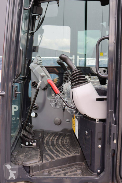 Escavadora Hitachi ZX38U-6 CLR